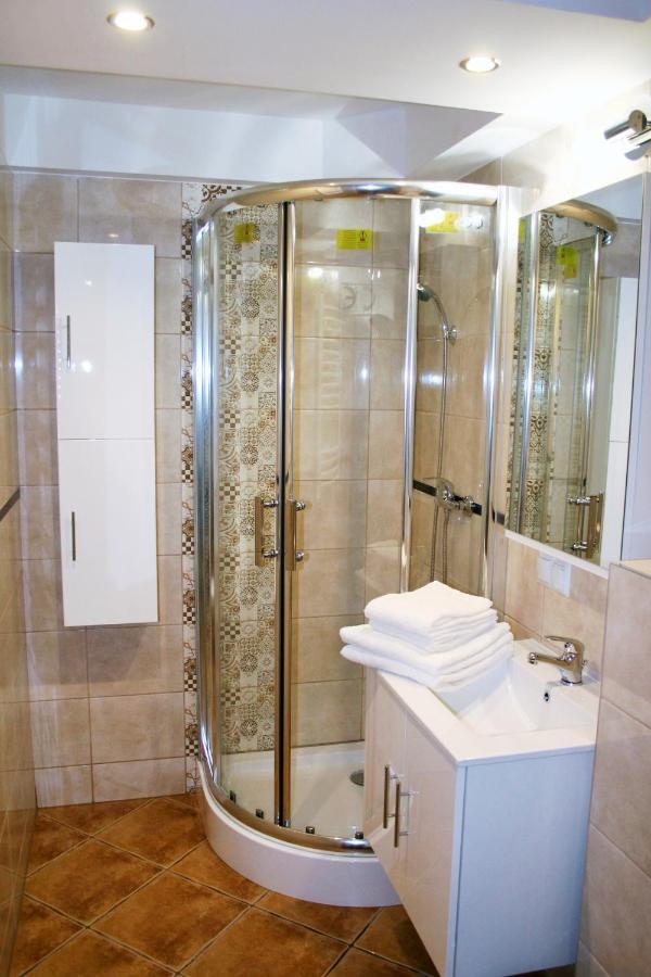 Jopi Hostel Katowice Centrum Esterno foto