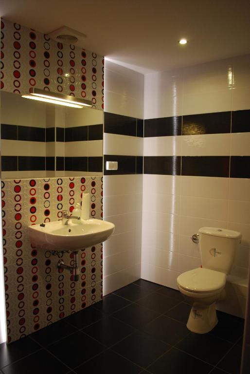 Jopi Hostel Katowice Centrum Esterno foto